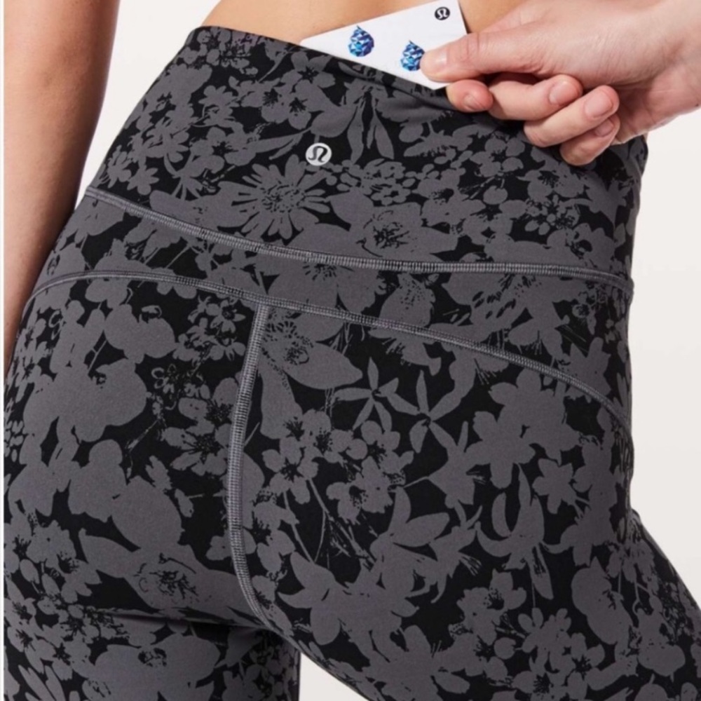 Lululemon In Movement Crop Size 6